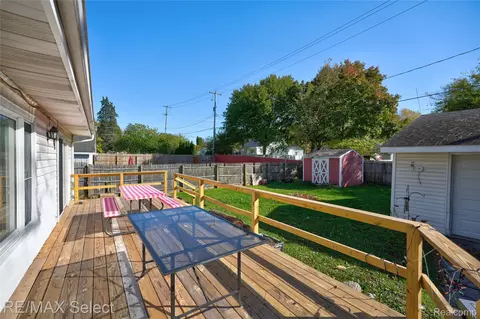 Exterior - 528 E Broad St, Linden, MI 48451 photo 3 of 4