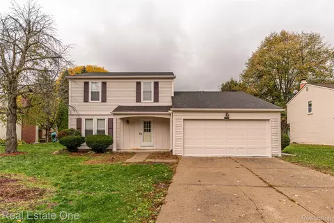 34869 Bunker Hill Dr, Farmington Hills, MI 48331