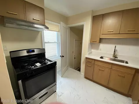 Kitchen - 7515 Coleman St, Dearborn, MI 48126 photo 4 of 5