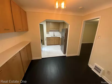 Entry Way - 7515 Coleman St, Dearborn, MI 48126 photo 1 of 1