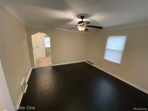 Living - 7515 Coleman St, Dearborn, MI 48126 photo 2 of 4