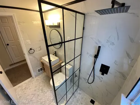 Bath - 7515 Coleman St, Dearborn, MI 48126 photo 1 of 6