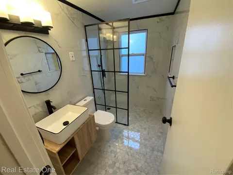 Bath - 7515 Coleman St, Dearborn, MI 48126 photo 2 of 6