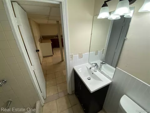 Bath - 7515 Coleman St, Dearborn, MI 48126 photo 6 of 6