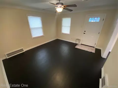 Living - 7515 Coleman St, Dearborn, MI 48126 photo 4 of 4