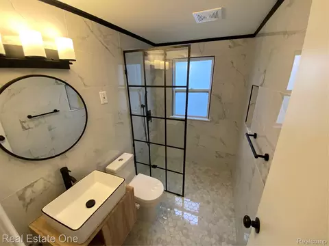 Bath - 7515 Coleman St, Dearborn, MI 48126 photo 3 of 6