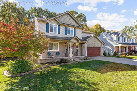 6563 Wedgewood Ct, Waterford, MI 48327