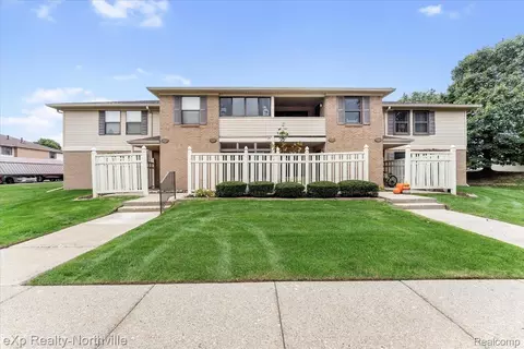 19673 Northridge Dr 10 Apt Dr #83, Northville, MI 48167