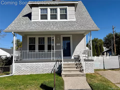 820 White Ave, Lincoln Park, MI 48146