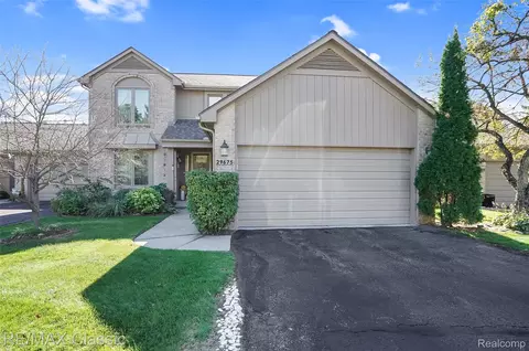 29675 Vista Ct, Farmington Hills, MI 48331