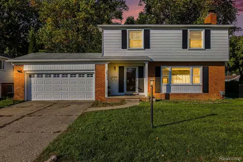 29656 Linda St, Livonia, MI 48154