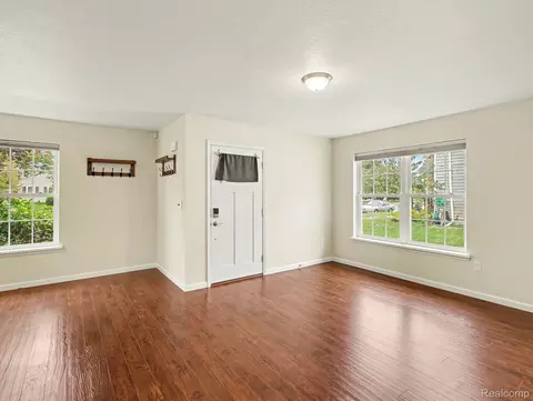Living - 520 Cass St, Monroe, MI 48161 photo 1 of 4