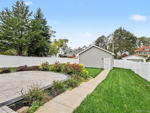 Exterior - 520 Cass St, Monroe, MI 48161 photo 2 of 2