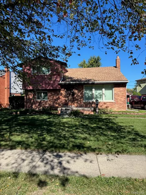 32510 Maplewood St, Garden City, MI 48135