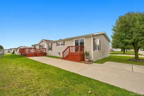 1808 Santa Fe Trl, Hartland, MI 48353