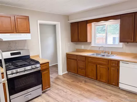 Kitchen - 510 Gregory Pl, Leoni, MI 49202 photo 1 of 3