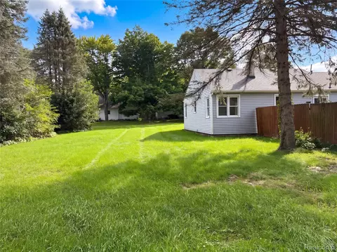 Exterior - 510 Gregory Pl, Leoni, MI 49202 photo 2 of 4