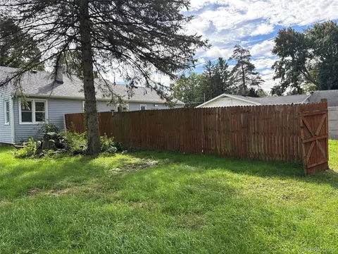 Exterior - 510 Gregory Pl, Leoni, MI 49202 photo 3 of 4