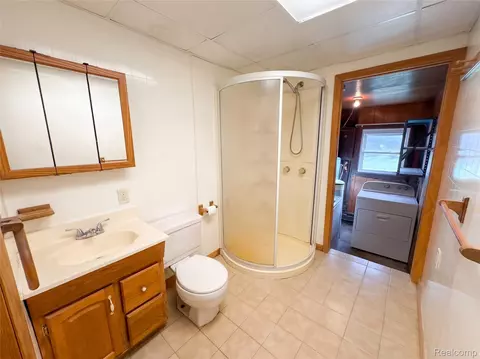 Bath - 510 Gregory Pl, Leoni, MI 49202 photo 1 of 3