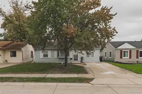 26608 Kathy St, Roseville, MI 48066