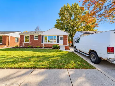 1765 Kings Hwy, Lincoln Park, MI 48146
