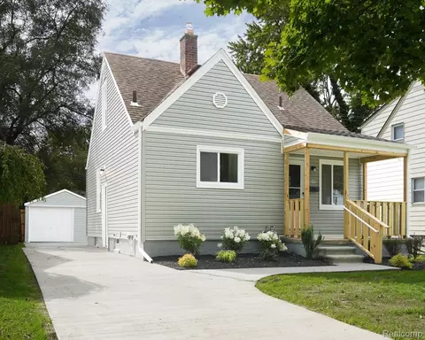 20048 Washtenaw St, Harper Woods, MI 48225