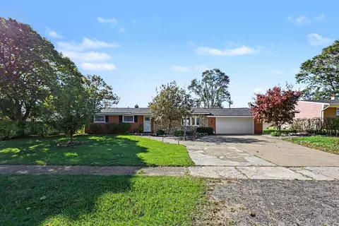 1340 Foreland Dr, Oxford, MI 48371