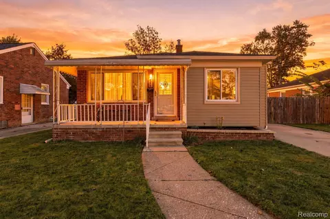 4215 Duplex Ave, Lincoln Park, MI 48146