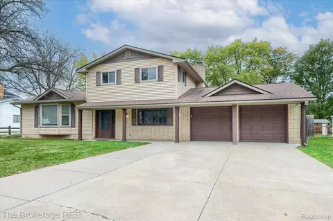 4450 Lindewood Dr, Flint, MI 48473