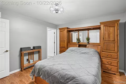 Bedroom - 816 Meadow Dr, Davison, MI 48423 photo 2 of 6