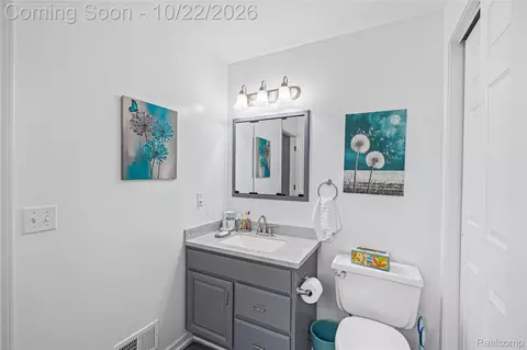 Bath - 816 Meadow Dr, Davison, MI 48423 photo 2 of 6