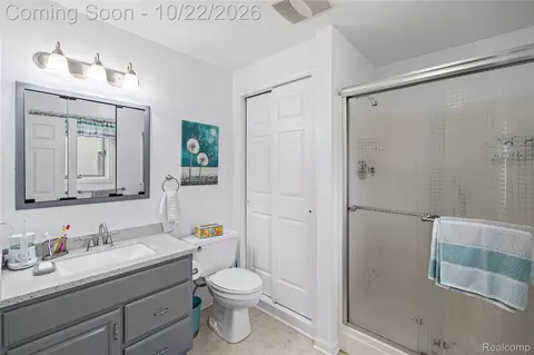 Bath - 816 Meadow Dr, Davison, MI 48423 photo 1 of 6
