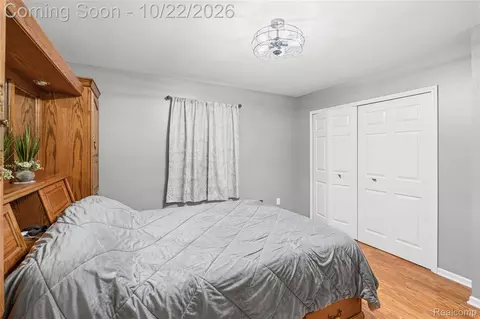 Bedroom - 816 Meadow Dr, Davison, MI 48423 photo 3 of 6