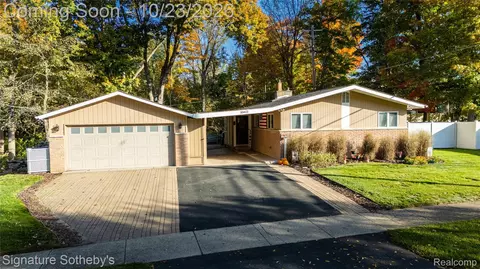 33412 Myrna St, Livonia, MI 48154