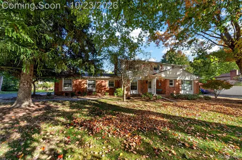 5533 Priory Ln, Bloomfield Hills, MI 48301
