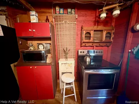 Kitchen - 8187 W Gardner Dr, Lake, MI 49304 photo 2 of 3
