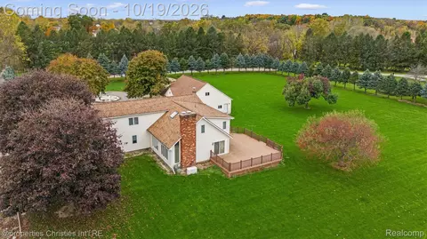 3836 N Territorial Rd, Webster, MI 48189