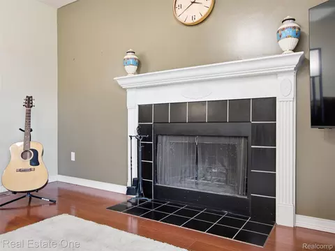 Living - 5606 Adderstone Dr, Independence, MI 48346 photo 6 of 7