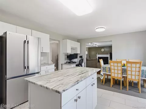 Kitchen - 5606 Adderstone Dr, Independence, MI 48346 photo 3 of 6