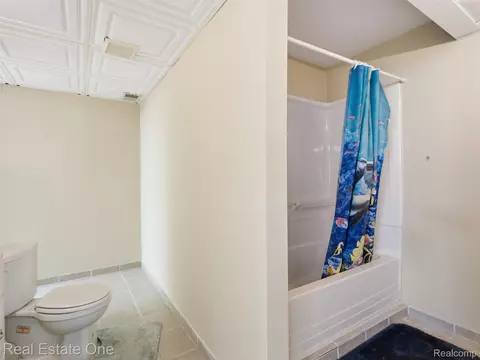 Bath - 5606 Adderstone Dr, Independence, MI 48346 photo 5 of 5