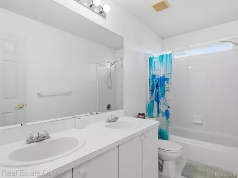 Bath - 5606 Adderstone Dr, Independence, MI 48346 photo 3 of 5