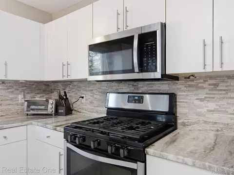 Kitchen - 5606 Adderstone Dr, Independence, MI 48346 photo 6 of 6