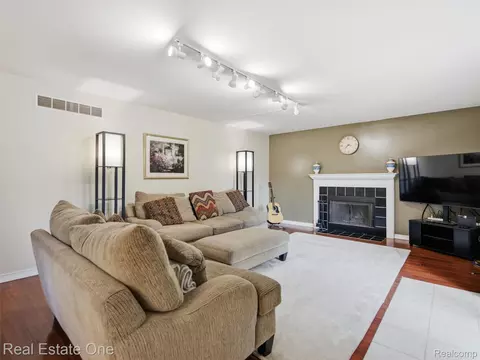 Living - 5606 Adderstone Dr, Independence, MI 48346 photo 4 of 7