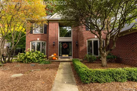 4118 Arcadia Dr, Auburn Hills, MI 48326