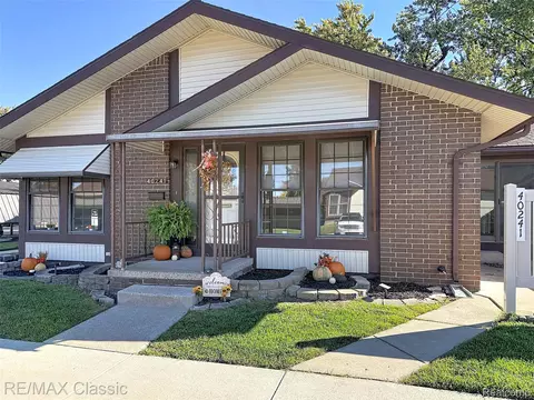 40241 Newport Dr, Plymouth, MI 48170