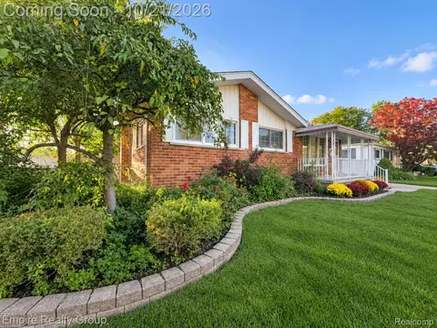 939 Deering St, Garden City, MI 48135