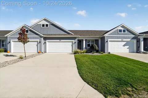 1534 N Village Cir, Kalamazoo, MI 49009