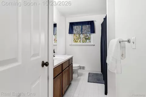 Bath - 6734 Robison Ln, Pittsfield, MI 48176 photo 3 of 3