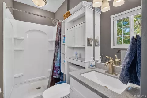 Bath - 3876 Harmon Rd, Duplain, MI 48879 photo 2 of 2