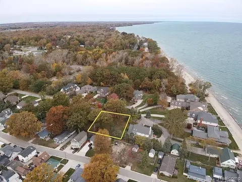 2995 Sandy Oaks Ln, Fort Gratiot, MI 48059